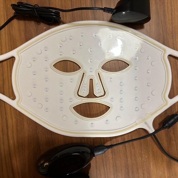 The Light Salon Boost Red Light LED Therapy Mask - Picture 7 of 8
